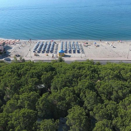 Villaggio Camping Lungomare Кропани Экстерьер фото