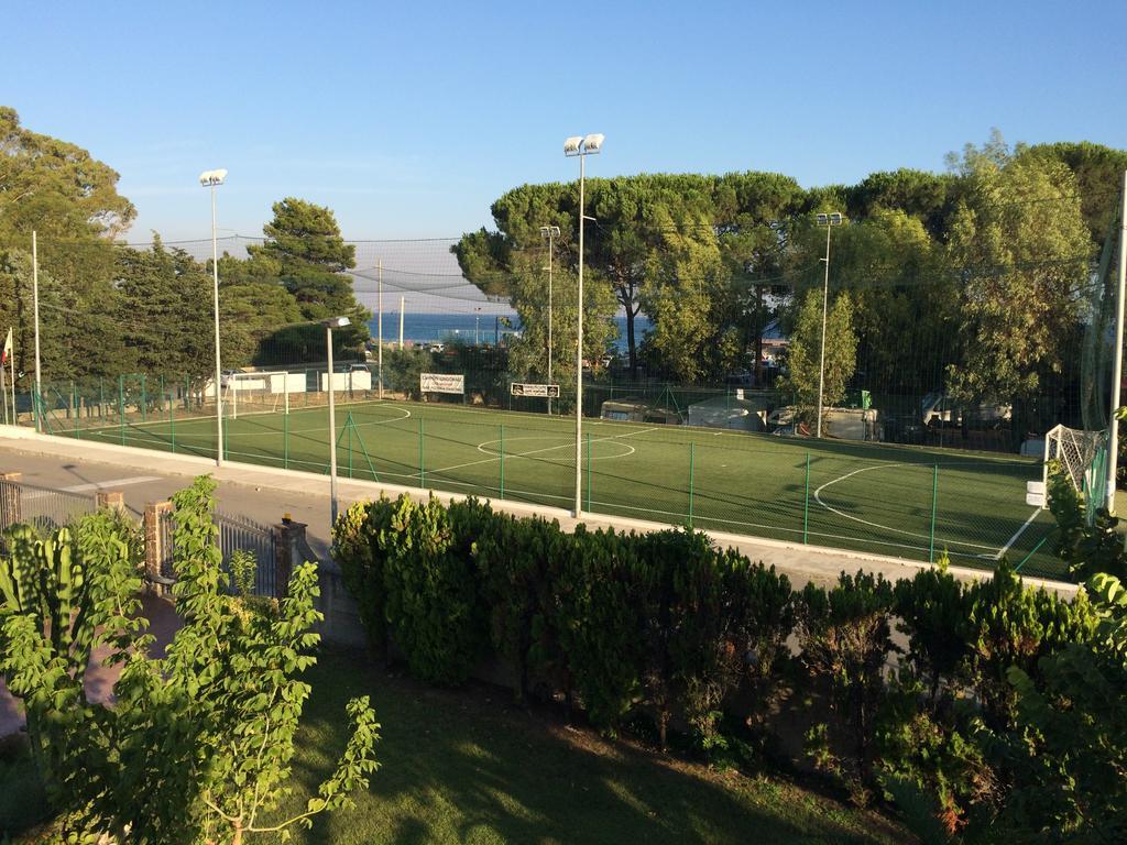 Villaggio Camping Lungomare Кропани Экстерьер фото