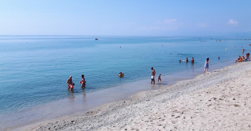 Villaggio Camping Lungomare Кропани Экстерьер фото