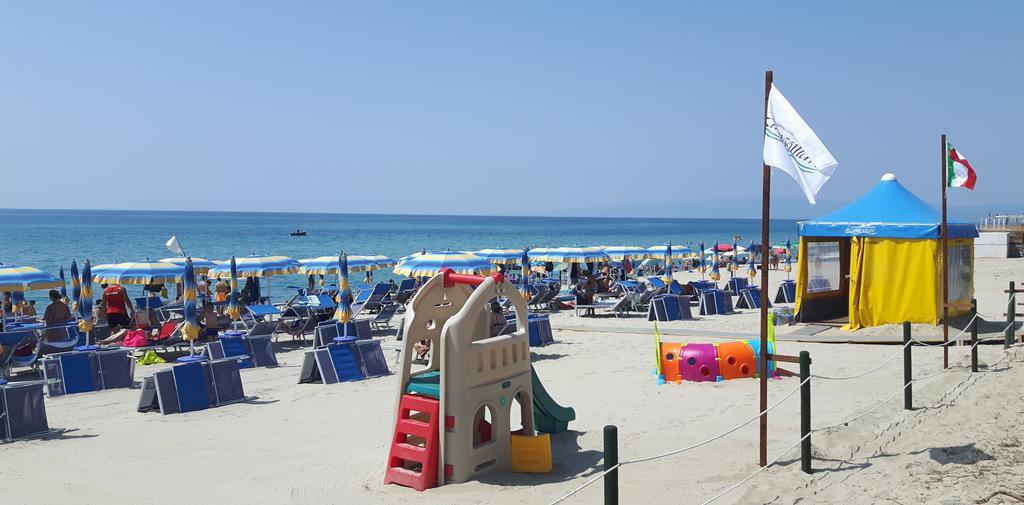 Villaggio Camping Lungomare Кропани Экстерьер фото