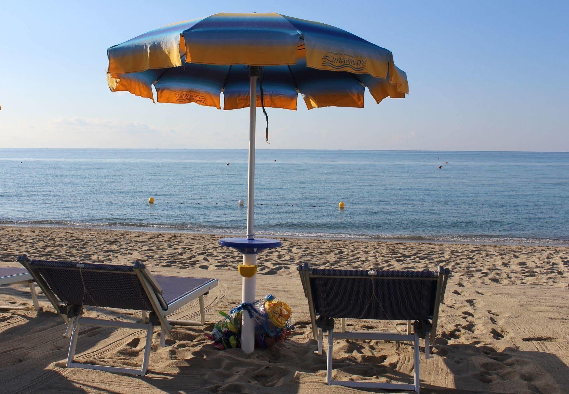 Villaggio Camping Lungomare Кропани Экстерьер фото