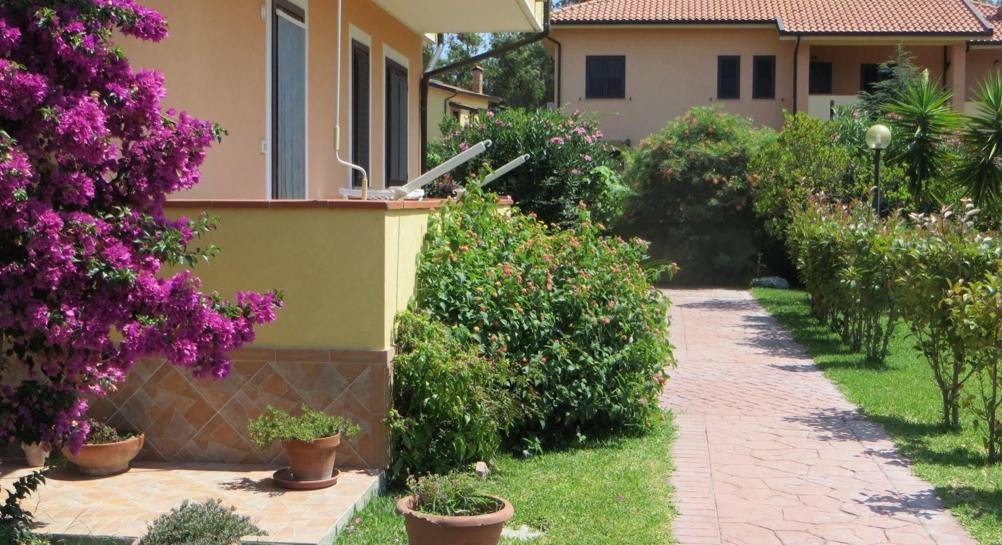Villaggio Camping Lungomare Кропани Экстерьер фото