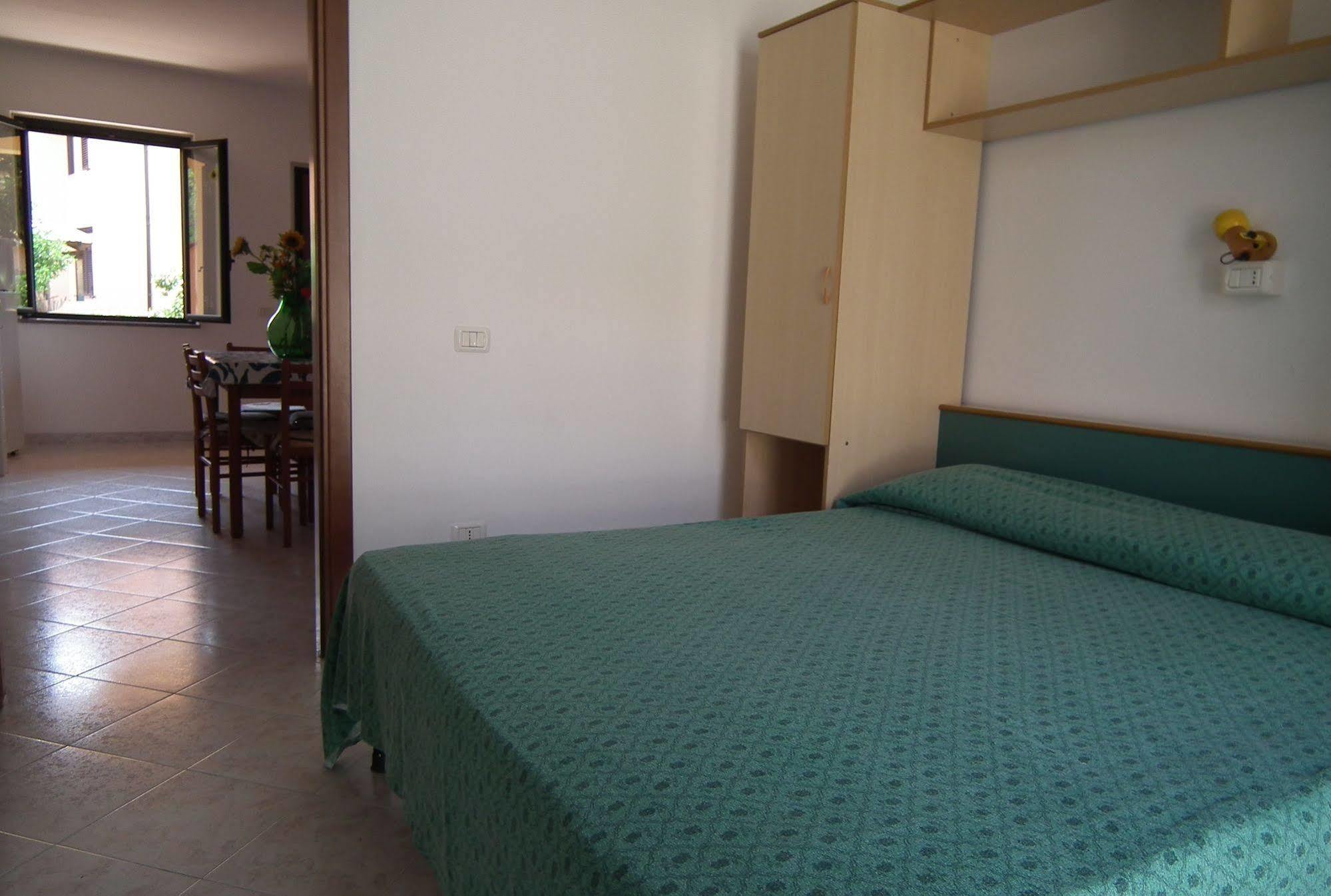 Villaggio Camping Lungomare Кропани Экстерьер фото