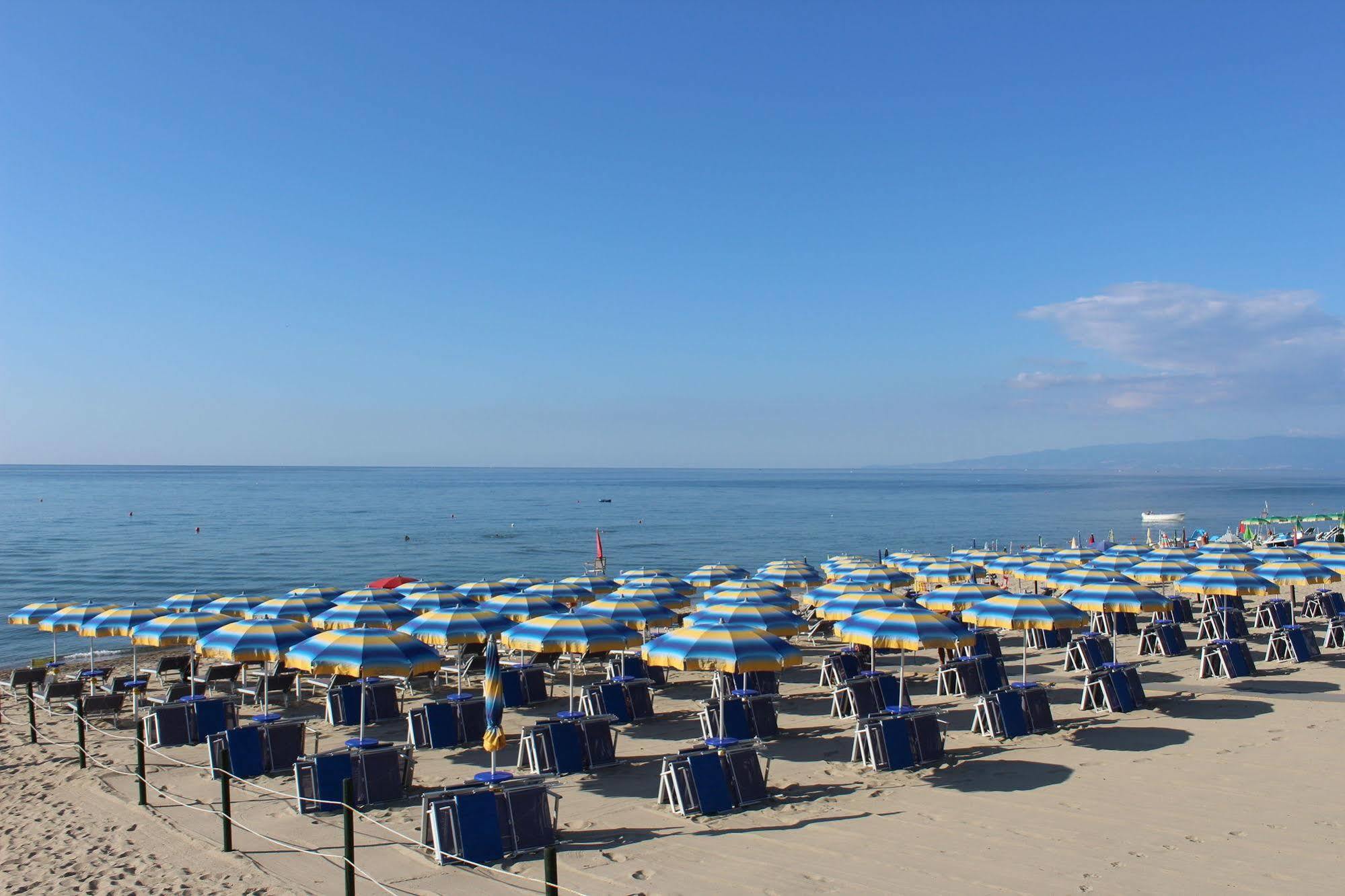 Villaggio Camping Lungomare Кропани Экстерьер фото