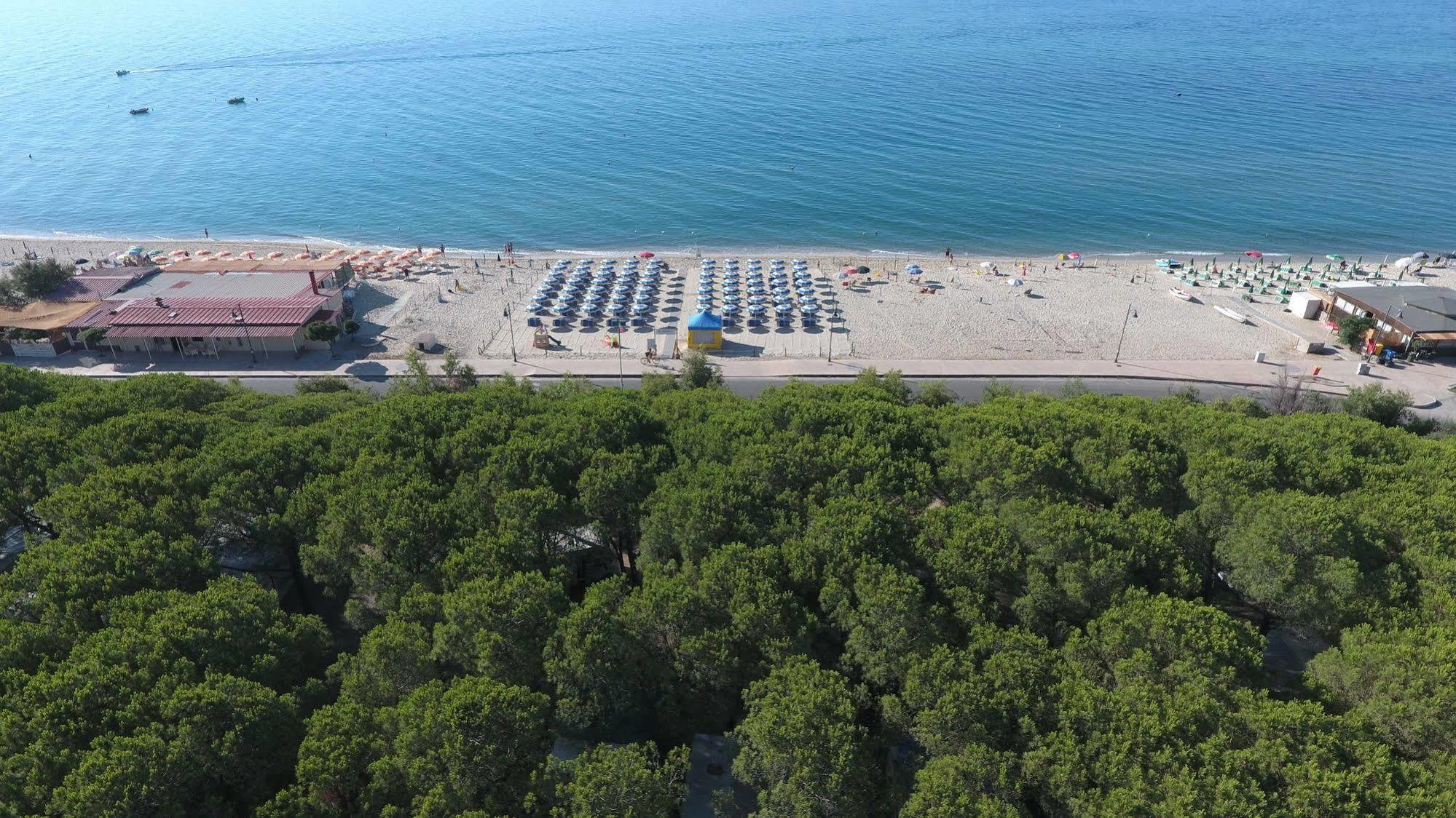 Villaggio Camping Lungomare Кропани Экстерьер фото